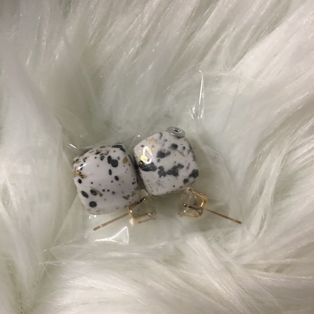⭐️ White/Black/Gold spot ear jacket earring - Picture 2 of 5